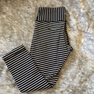 Lululemon low rise Wunder Under Crop